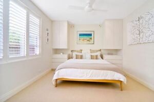 Minimalist bedroom furniture ideas with storage